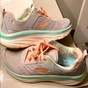 Skechers brand new never worn size 6.5